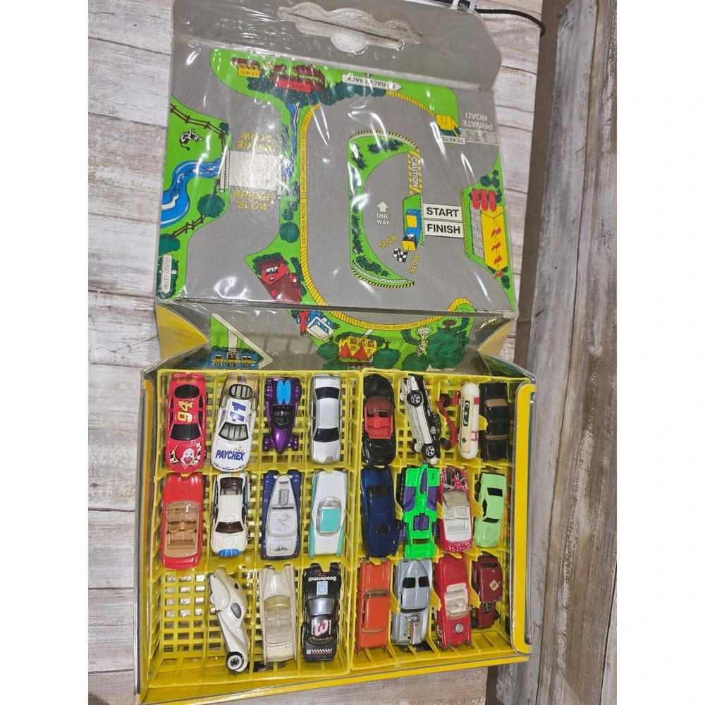 Vintage 1994‎ Matchbox Official Collectors Carry Case Playcity with Cars Lot